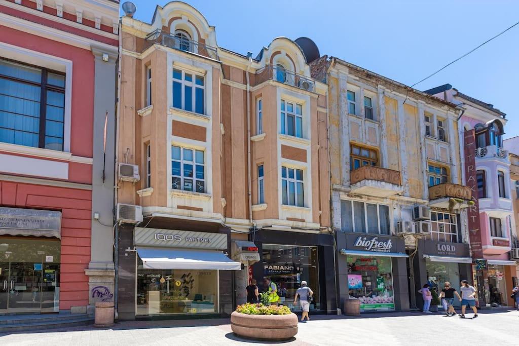 House Of History , Rooms in the Main Street Plovdiv - Chambres d'hôtes Plovdiv