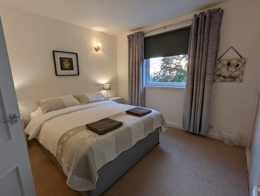 Two bedroom flat in Bridge of Allan, Stirling - Bed and Breakfast
