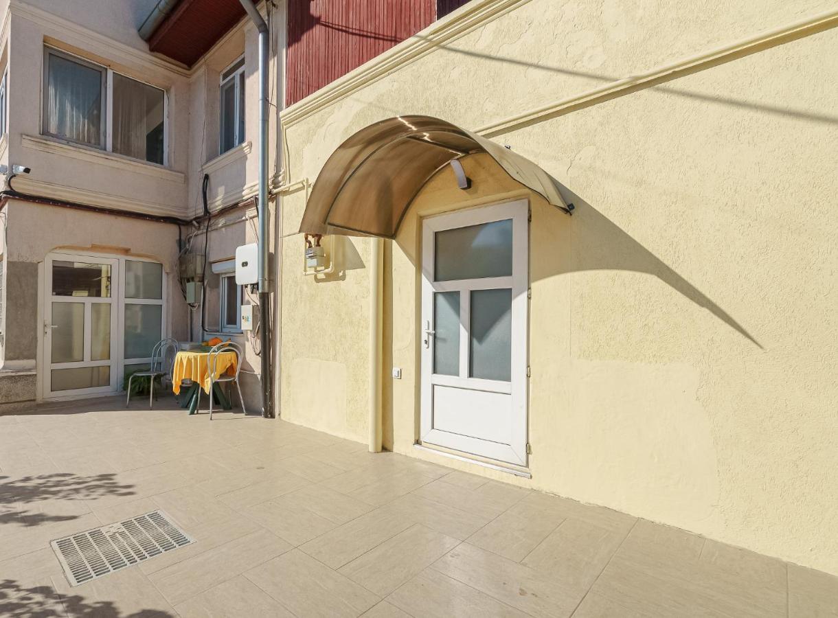 Stone Gate Apartment #3 - Ferienwohnung