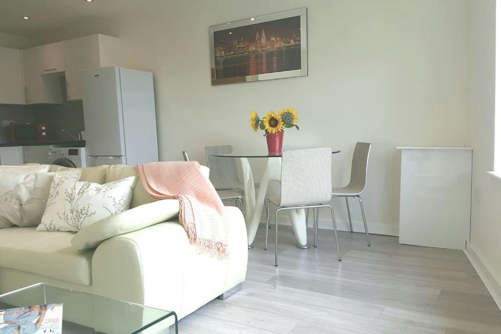 B&B Liverpool - Large 6 bedroom duplex - perfect for large family - Bed and Breakfast Liverpool