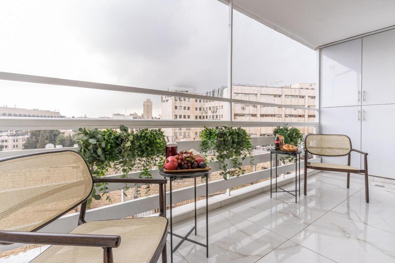 Renovated 2 BR with 2 BTH front Mamilla Mall - B&B