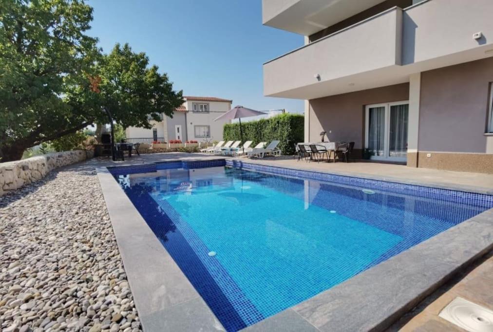 Villa Marija with private heated pool - Chambres d’hôtes Podstrana