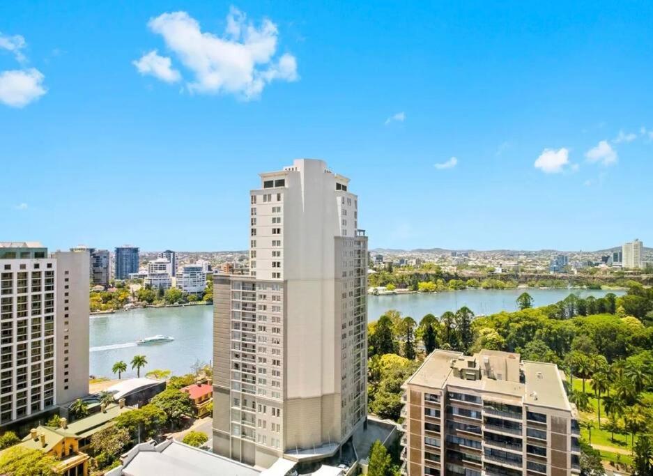 Lvl 24 Bluey Themed family apartment in the heart of CBD by Stylish Stays - B&B