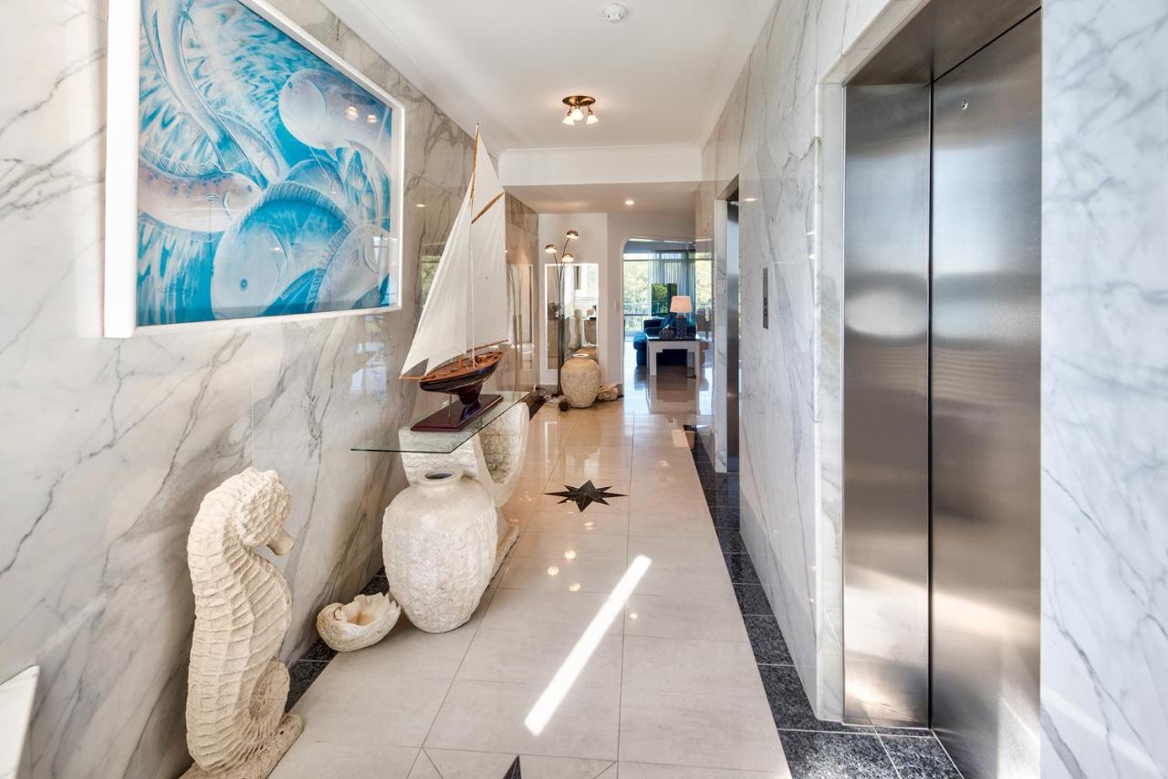 Yacht Harbour Tower 5 - Oceanviews, buggy and private lift access and valet service - B&B