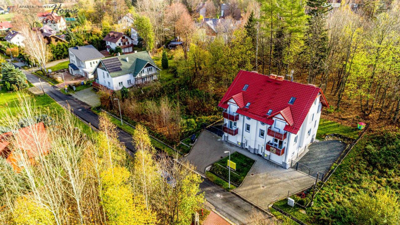 Wonder Home - Apartament z garażem, ogródkiem, miejscem na grilla i widokiem na Karkonosze - Chambres d'hôtes Karpacz