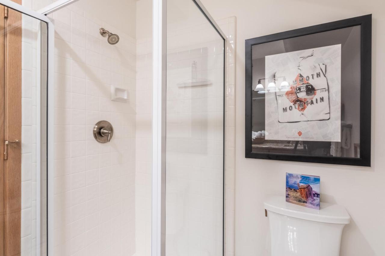 Updated 3 Bedroom 3 Bathroom Snowcreek Phase V #884, Sleeps 6 - Bed and Breakfast