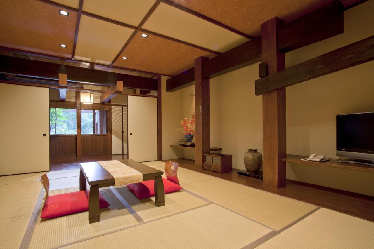 Chambre de Style Japonais avec Baignoire à Ciel Ouvert