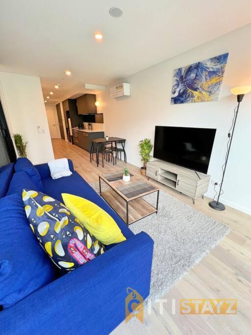 B&B Canberra - Beauty in Blue! 1bd 1bth 1crsp Apt - Great Location! - Bed and Breakfast Canberra