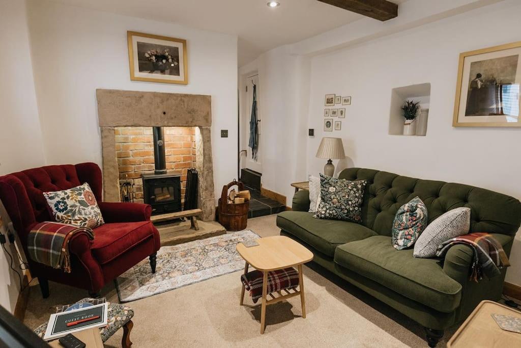 B&B Wirksworth - Fryers Cottage - Beautiful 2 bedroom Town & Country Cottage on edge of Peak District - Bed and Breakfast Wirksworth