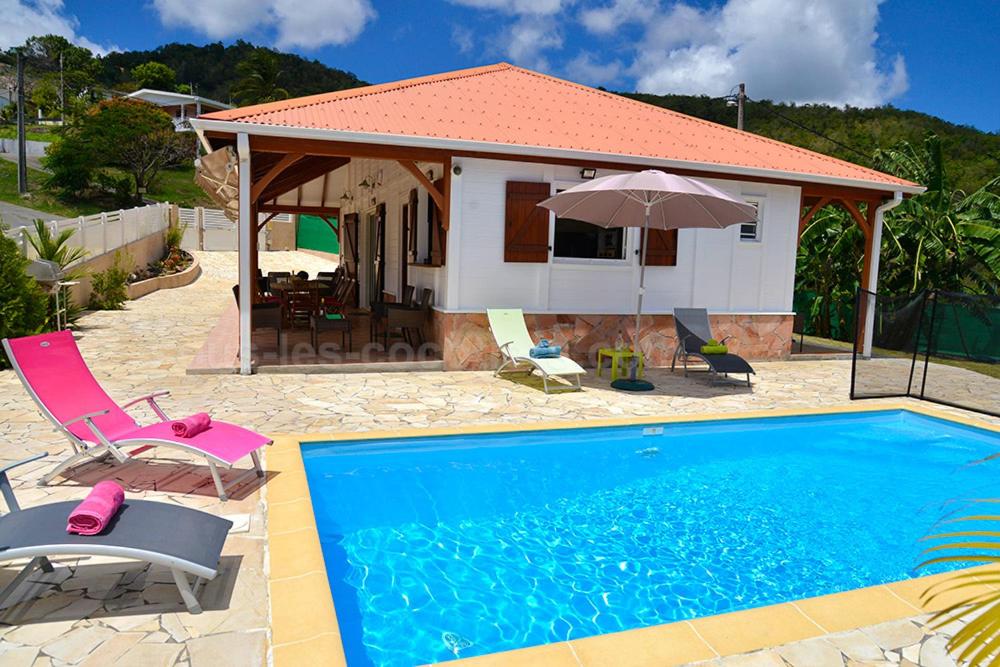 B&B Le Diamant - Villa Sohalia climatisée, piscine et jardin à 5mn de la plage - Bed and Breakfast Le Diamant