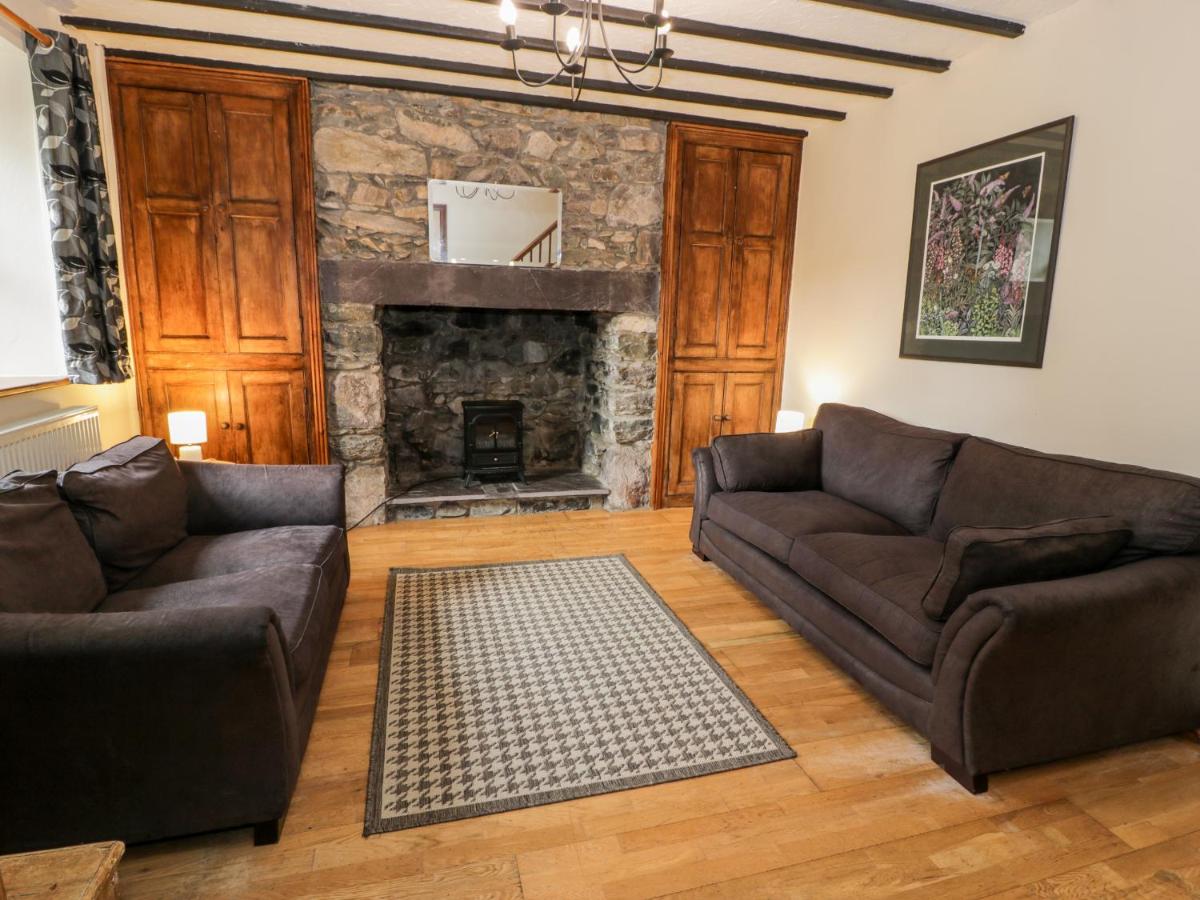 Ddol Helyg Farmhouse - Bed and Breakfast