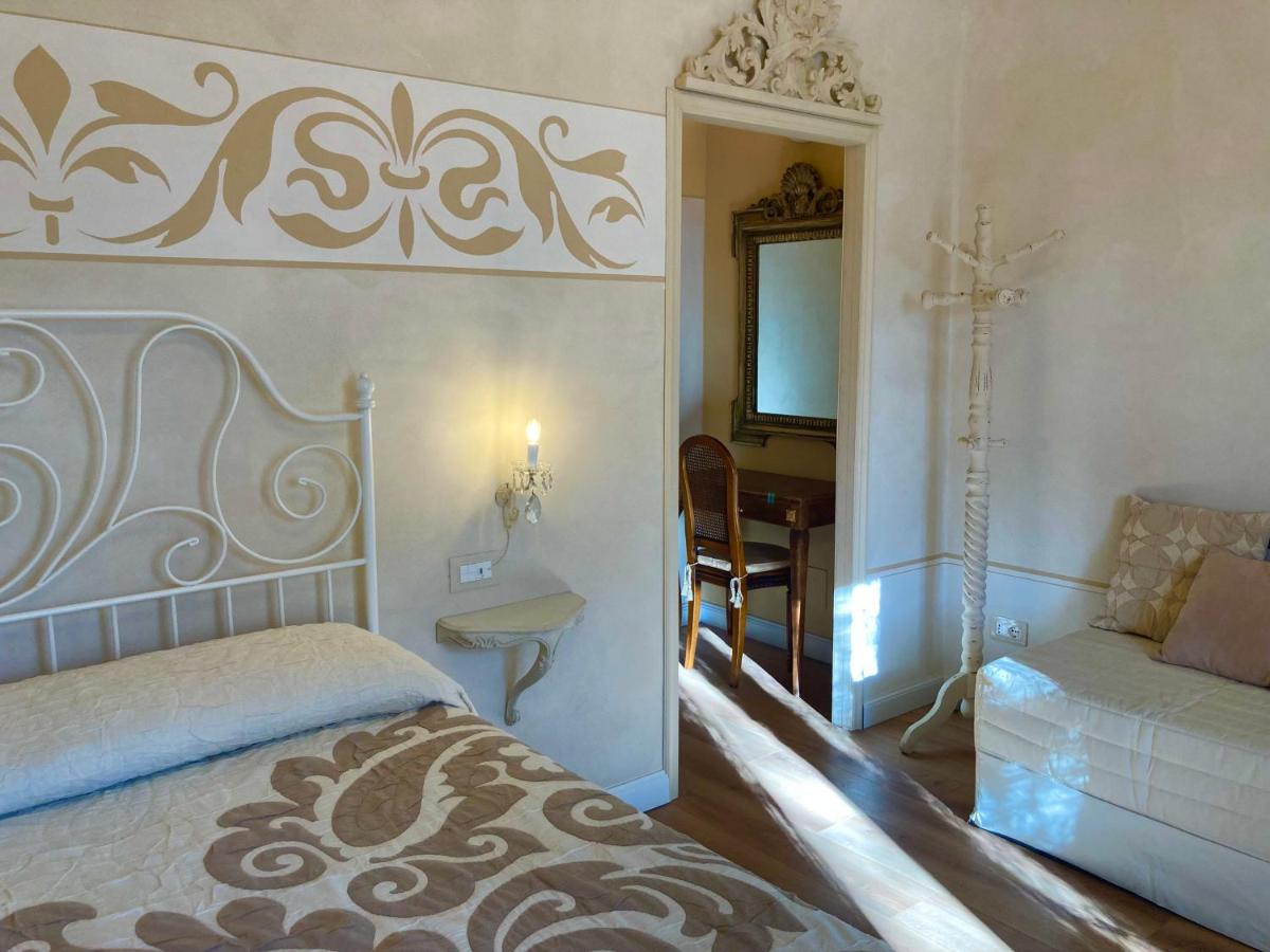 Camera Matrimoniale Deluxe (2 Adulti + 1 Bambino)