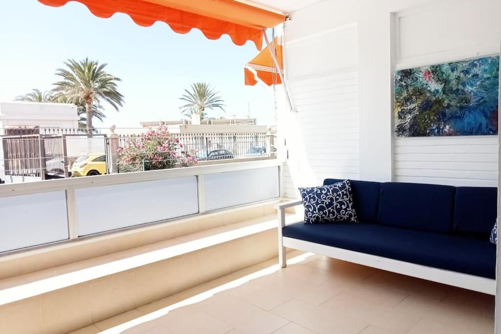 Apartment with large terrace, 10 meters from Playa de las Burras - B&B