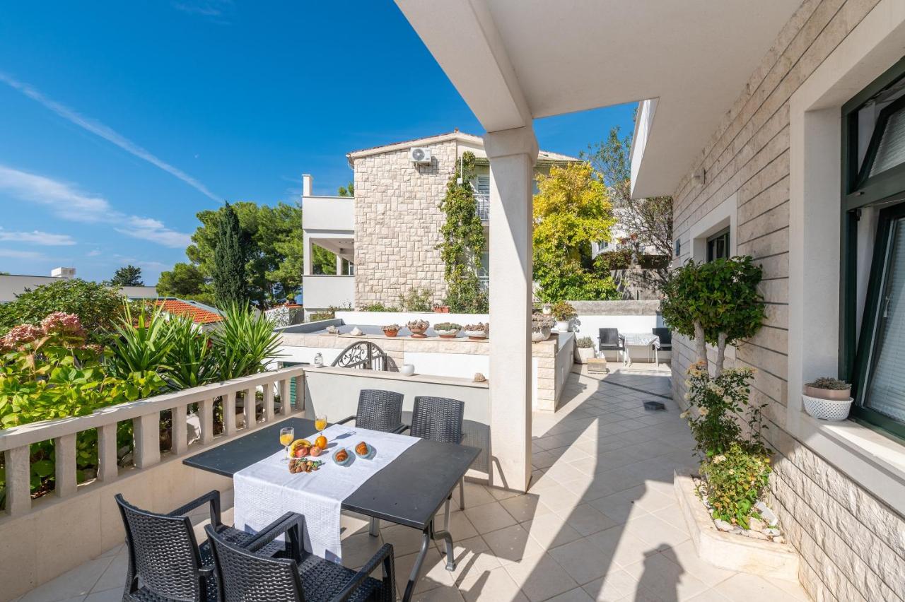 Apartment with Garden View