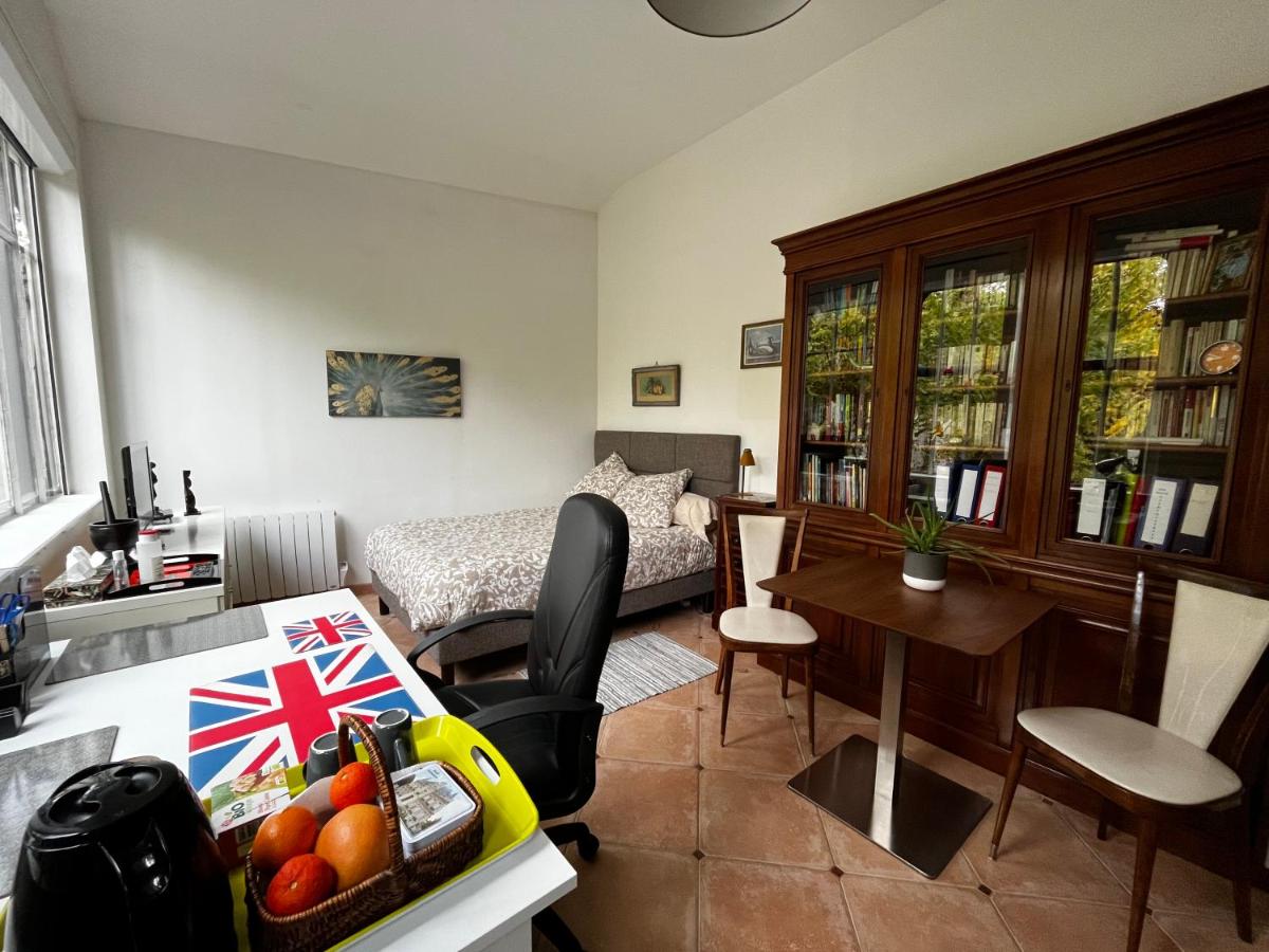 Charming independent guest house - spacious studio with terrace and garden, 25 minutes from Paris - Chambres d'hôtes Saint-Maur-des-Fossés