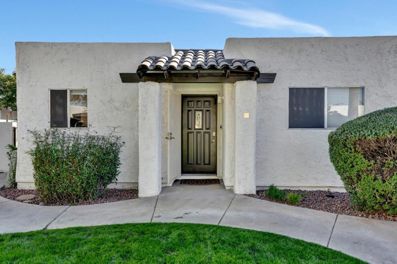 Renovated quiet single-story, minutes to Old Town, pool outside the door - B&B