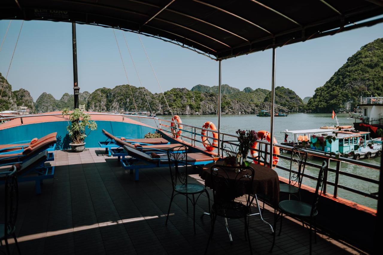 Cat Ba Bay Cruises - Bed and Breakfast