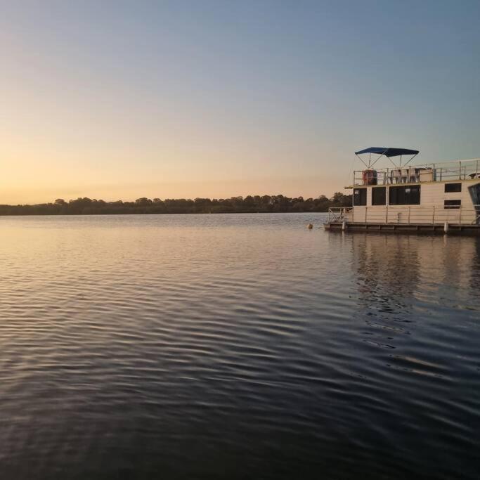 B&B Maroochydore - The one & only Houseboat Hire on Maroochy River - Bed and Breakfast Maroochydore