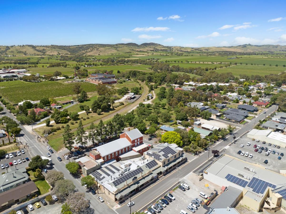 B&B Tanunda - The Tanunda Club Guest Suites - Bed and Breakfast Tanunda