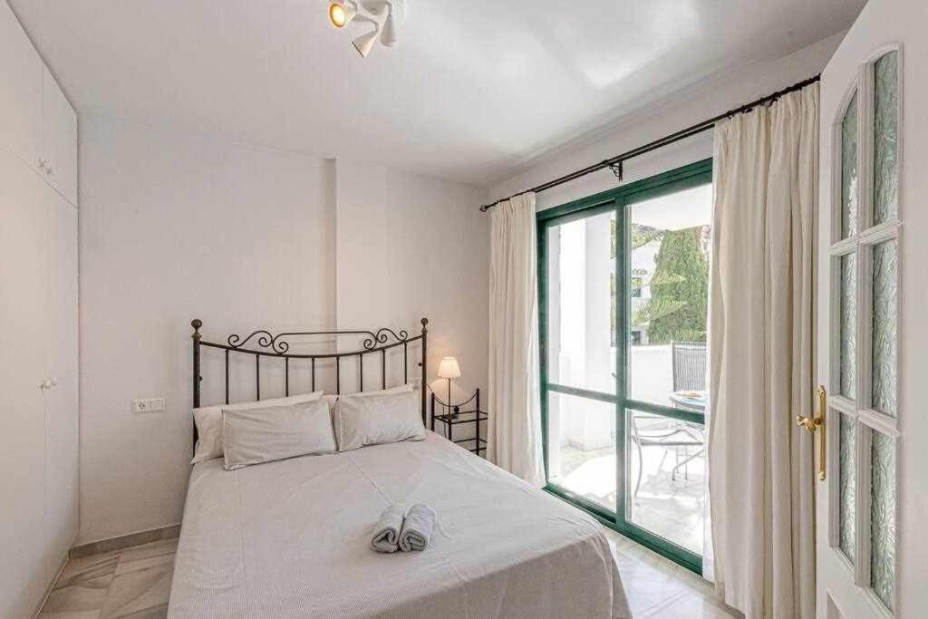 797 Holiday Rentals - Apartamento frente al Parque la Paloma con piscina - Chambres d'hôtes Benalmádena