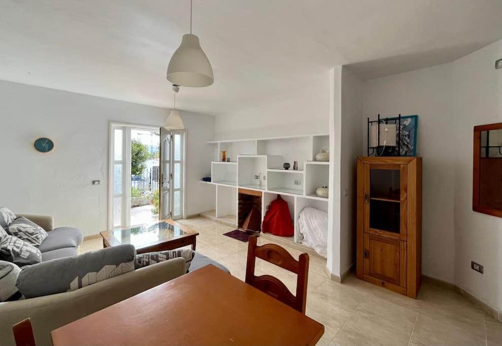 PLAYA CHICA apt with terrace 100 m from the sea - Chambres d’hôtes Puerto del Carmen