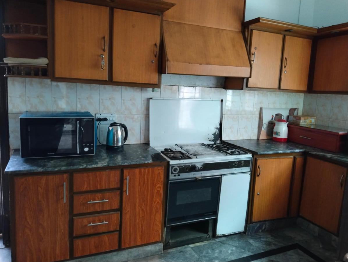 Homewood Suites Family Guest House & Apartments - B&B Lahore