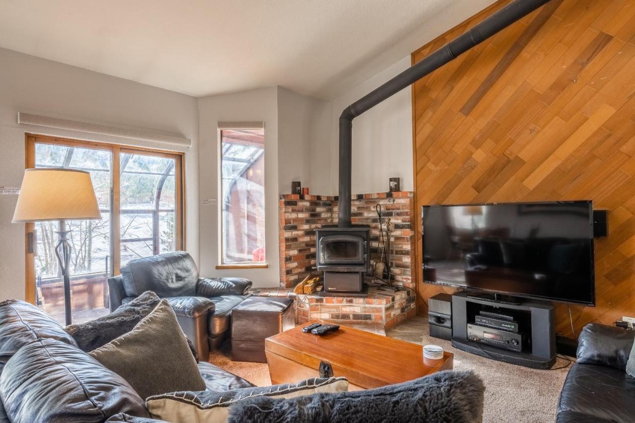 2 bedroom 3 bath in Forest Creek 35 sleeps 5 Just steps to free town shuttle Great Views - Ferienwohnung