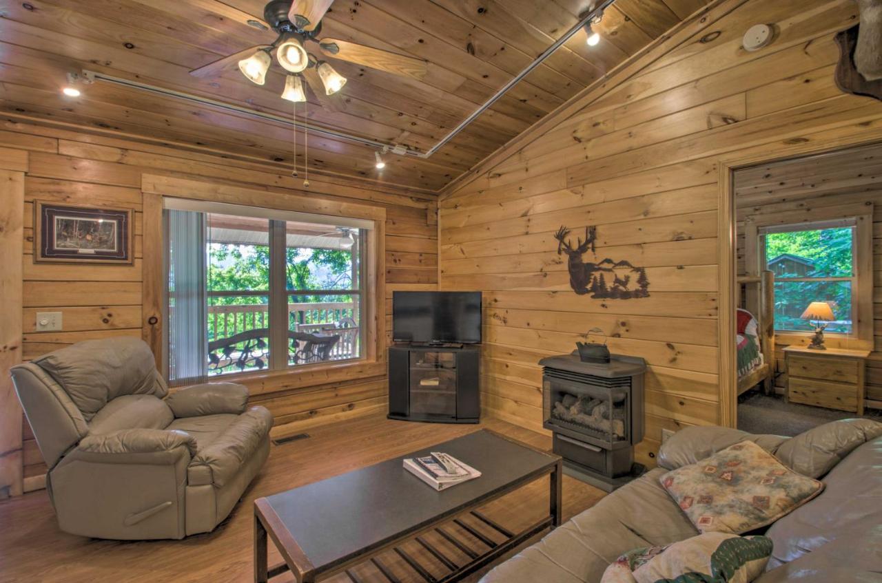 Peaceful Bryson City Cabin - Fire Pit and Hot Tub! - Ferienwohnung Bryson City