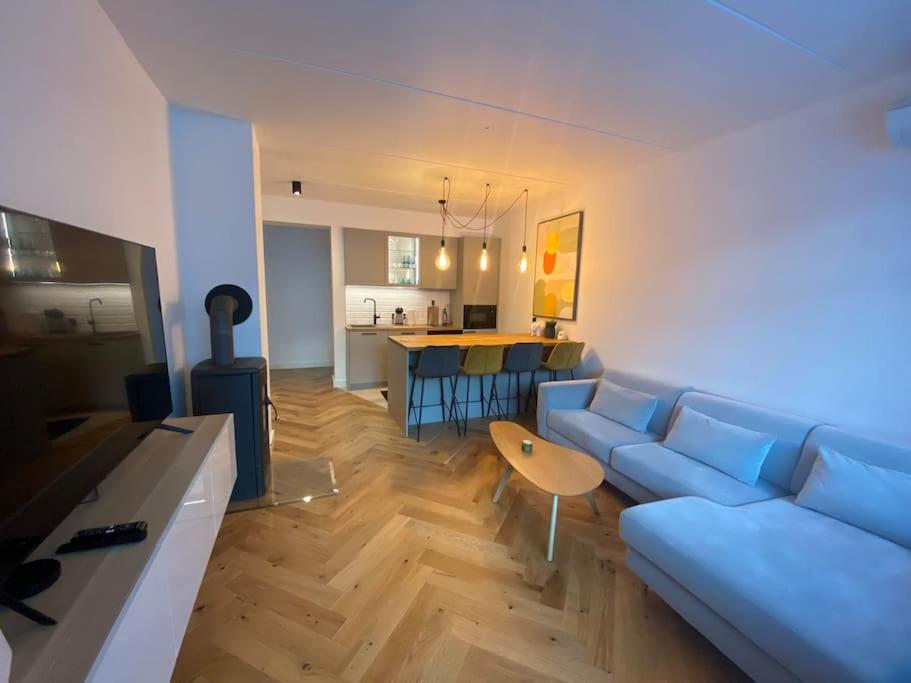 Modern 2-bedroom apartment with terrace & free parking - Ferienwohnung Pernau