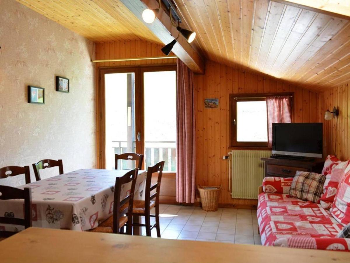 Appartement ensoleillé 2 étoiles, 6 couchages, proche pistes, balcon sud, navette ski - FR-1-241-94 - Bed and Breakfast