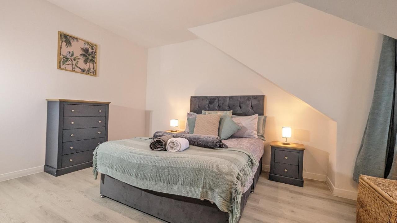 Lovely 2 Bedroom Apartment in Central Location - B&B Greenock