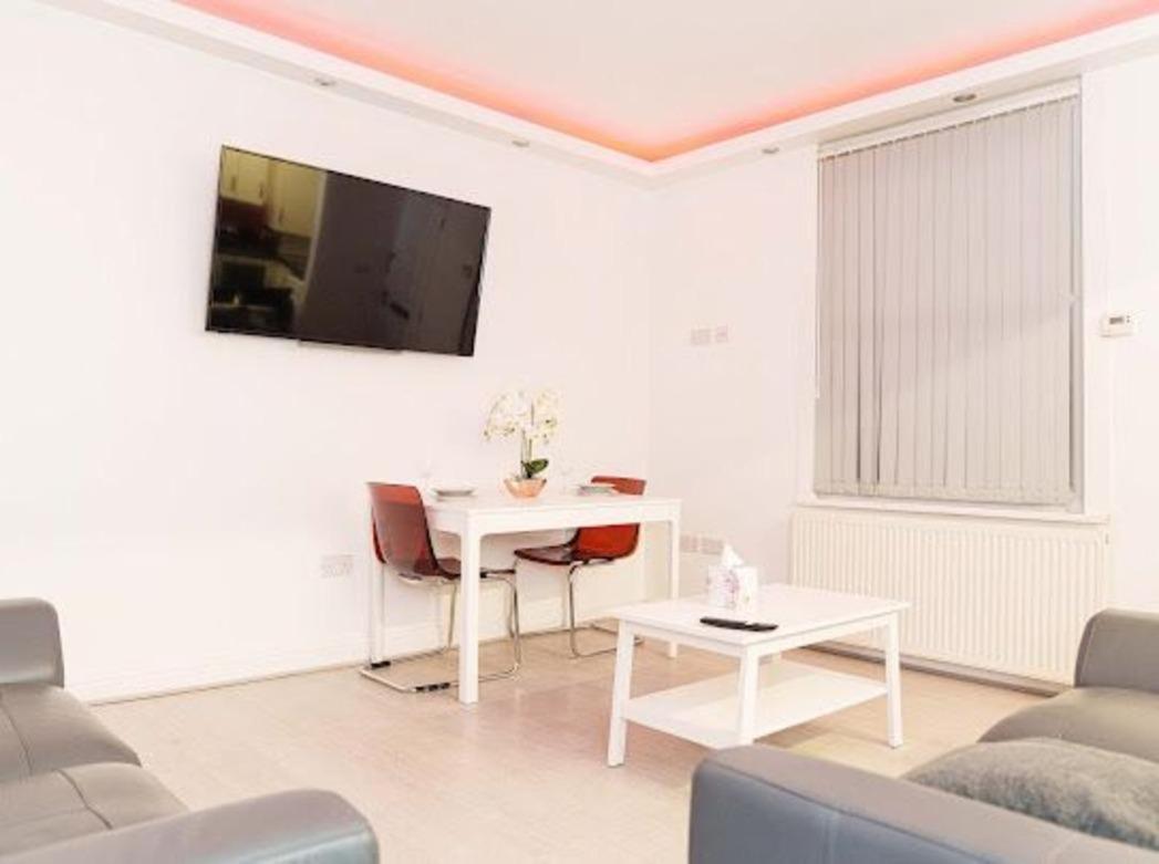 B&B Leeds - Excel House Serviced Apartments - Bed and Breakfast Leeds