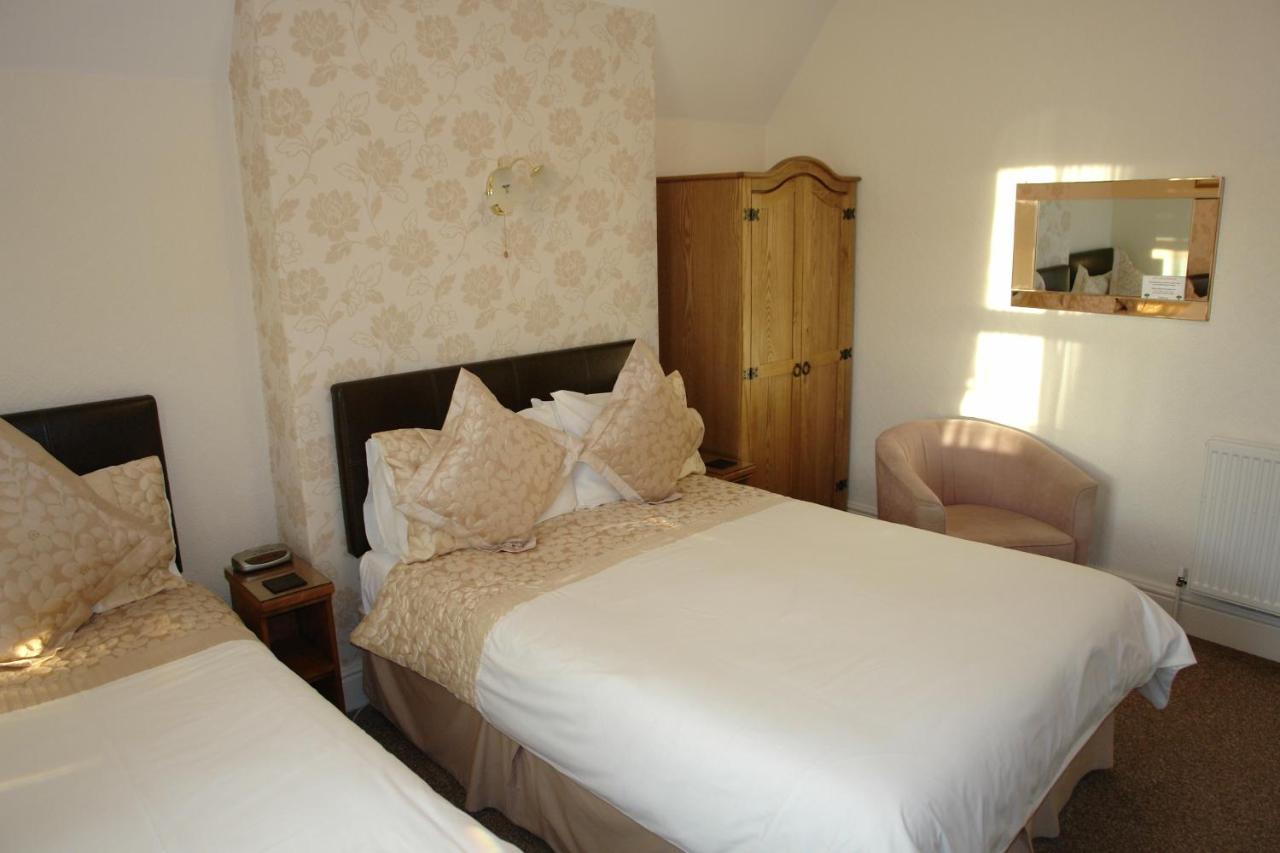 Double or Twin Room with Street View