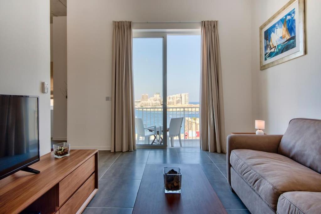 B&B Valletta - VALLETTASTAY - HARBOR VIEW GEM -SEA VIEW 2 BED APT - Bed and Breakfast Valletta