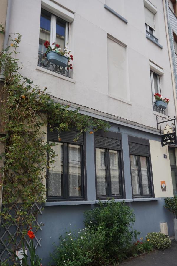 Les Gîtes du Monde , Appartements 2 chambres- 4 lits simples modulables en lits doubles - B&B