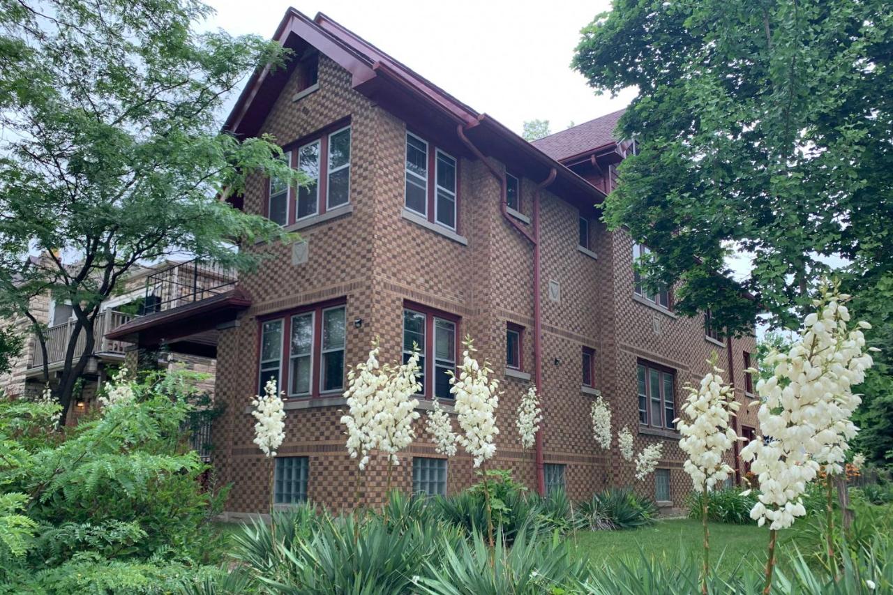 Chic Milwaukee Apartment in Hip Neighborhood! - B&B Milwaukee