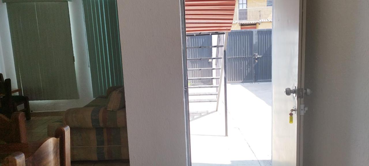 Alcatraz House Very Close to the Tec de Monterrey University - B&B Mendiola