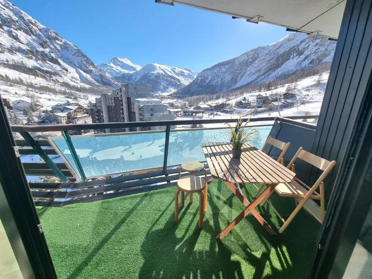 Apartment with Mountain View