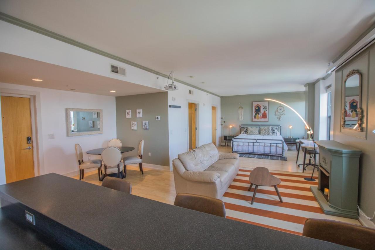 Designer Downtown Condo Suite - Splendid View - B&B