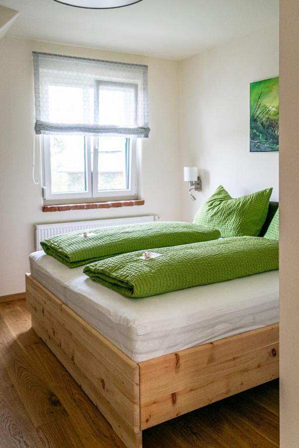 Camera Matrimoniale con Vista Giardino