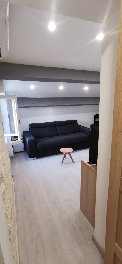 Monolocale con Divano-Letto