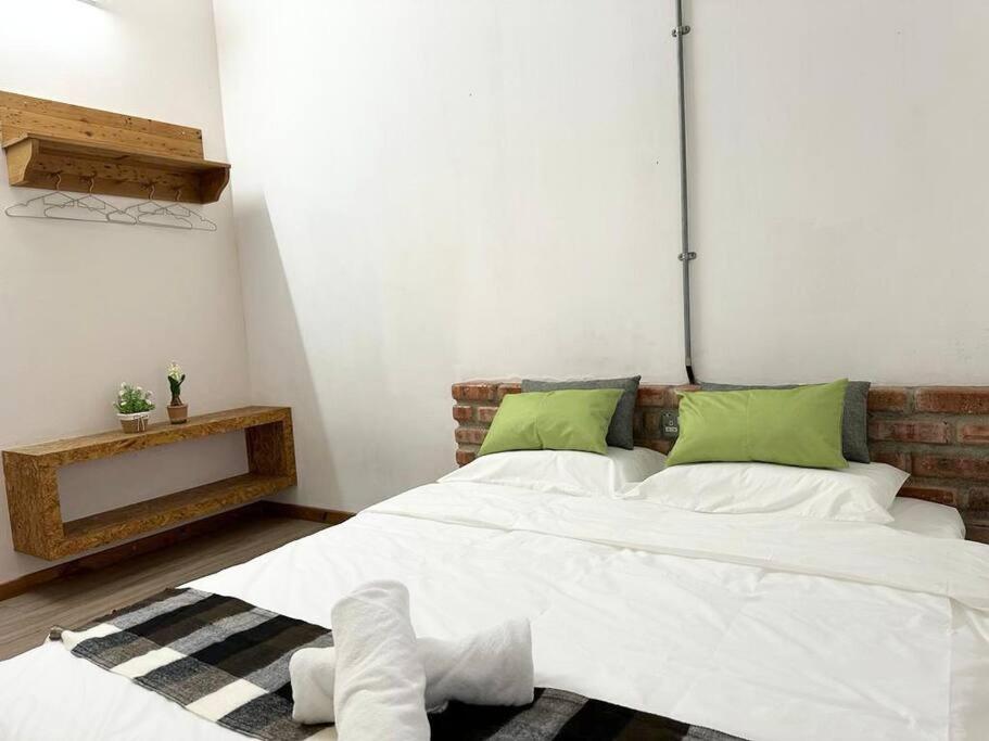 Ipoh Family Homestay Masjid Muhammadiah Evicharger SY16 - Bed and Breakfast Ipoh