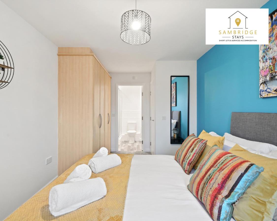 Beautiful 2 Bedroom Seviced Apt in Aylesbury By Sambridge Stays Short Lets & Serviced Accommodation - B&B Aylesbury