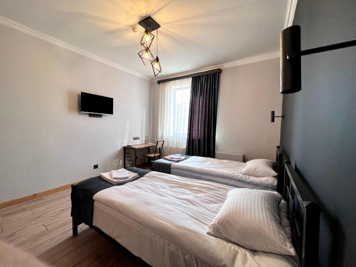 Zweibettzimmer mit eigenem Bad
