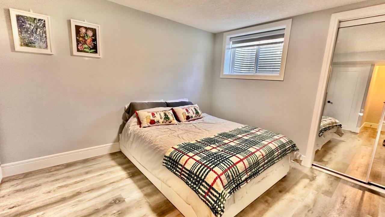 B&B Calgary - Cozy basement suite-溫馨小屋 designated parking - Bed and Breakfast Calgary