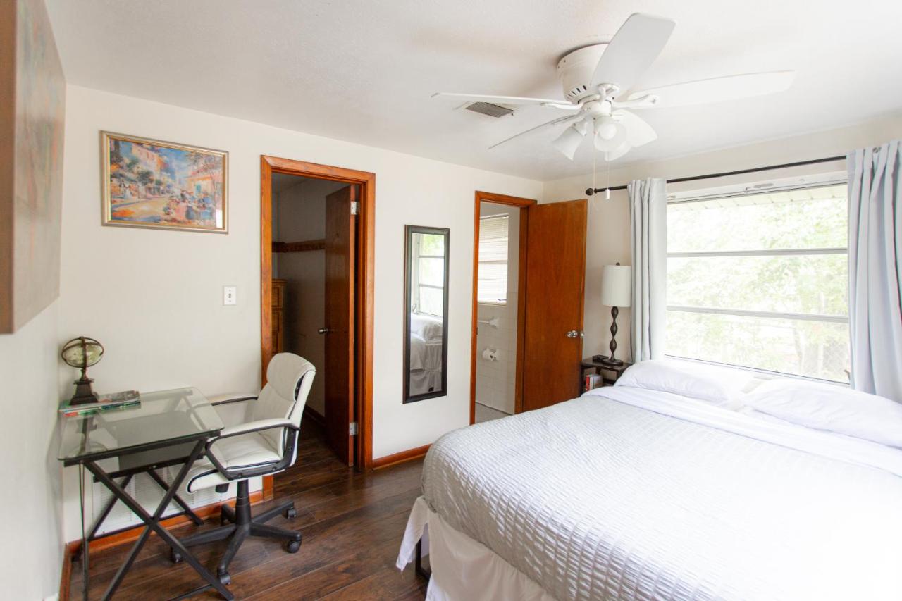 B&B Jacksonville Beach - Cozy 1 Bedroom Unit - 4 Blocks from Jax Beach Pier! - Bed and Breakfast Jacksonville Beach