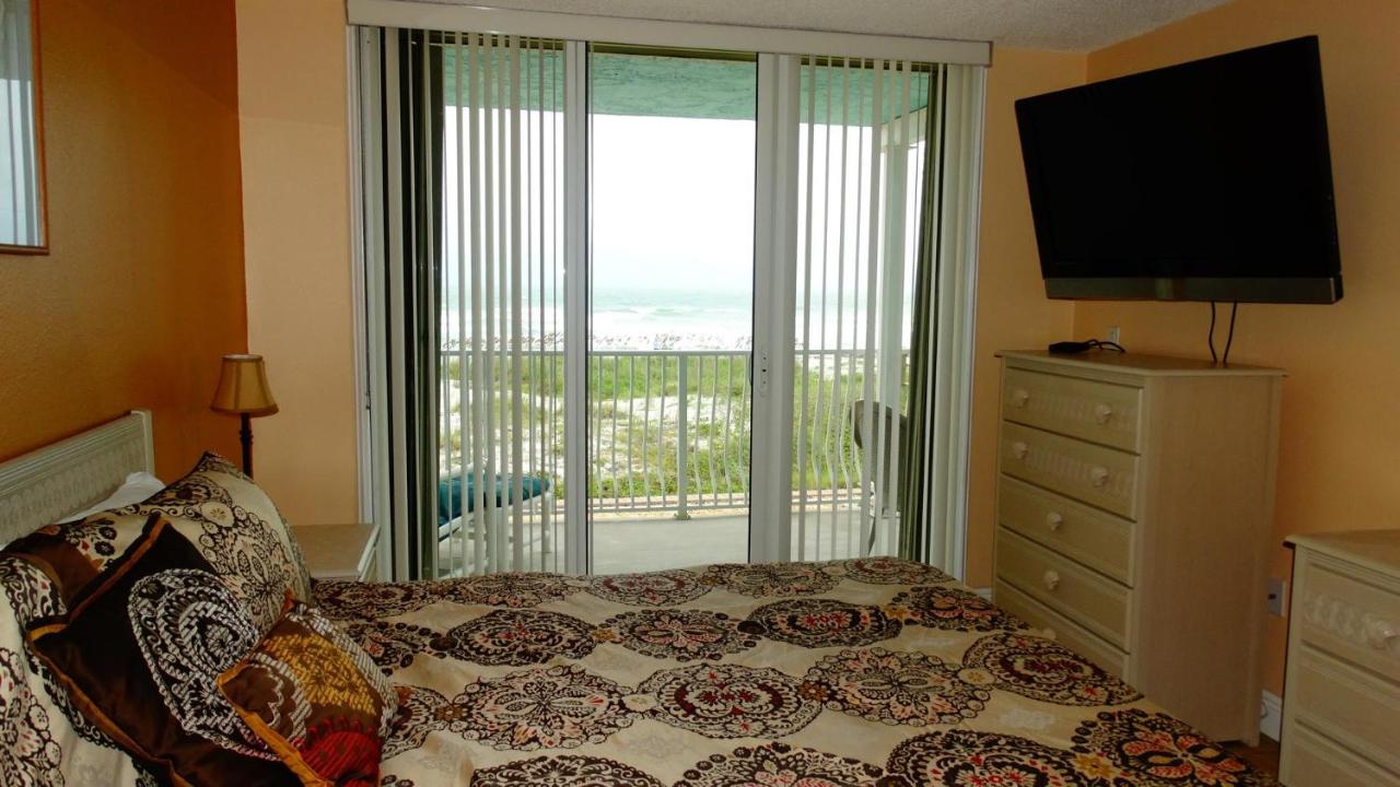 Ocean Beach Villas Unit 203- Direct Oceanfront Condo! - B&B