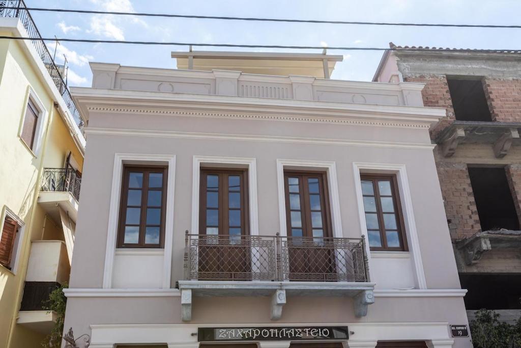 B&B Gythio - Orion Maison: Luxury 3-bedroom maisonette in the center of town - Bed and Breakfast Gythio