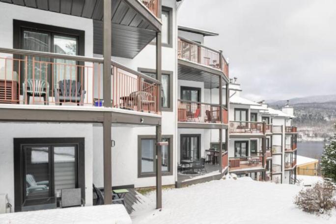The Outlook over Lac -Tremblant by Instant Suites - Ferienwohnung