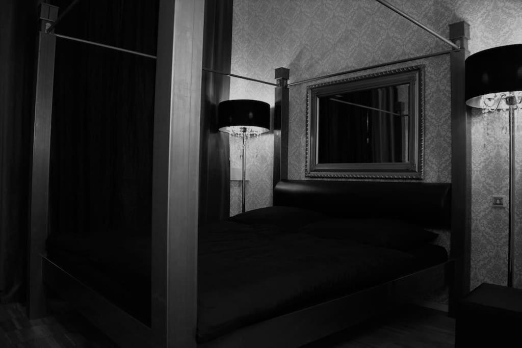 Fetischhaus SM Apartment/Ferienwohnung Wiesbaden - B&B Wiesbaden